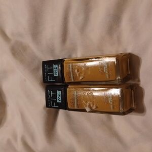 2 nwt Maybelline fit me #228